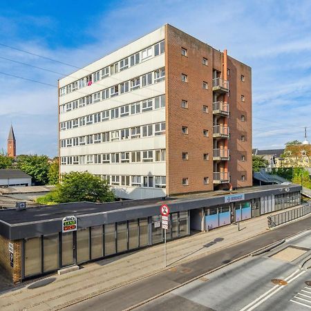 Nordic Style Apartment In Central Олбор Екстериор снимка
